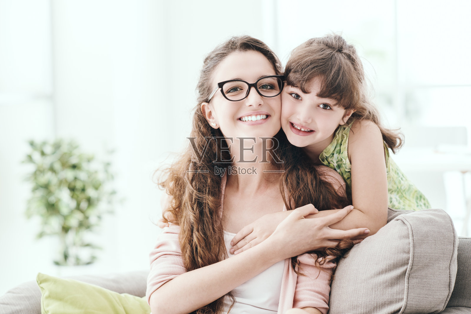 幸福的家庭照片摄影图片