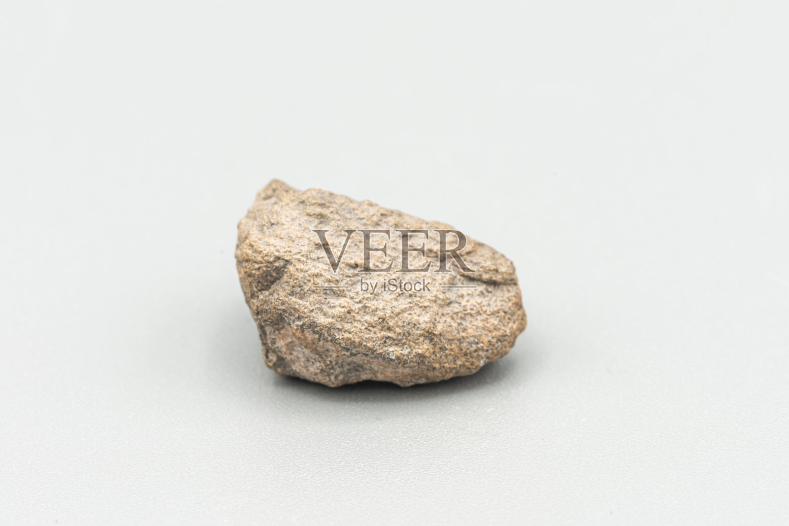 L型球粒陨石，是太阳系早期形成于外太空的小行星。这块陨石来自于撞击阿塔卡马沙漠地球的陨石坠落照片摄影图片