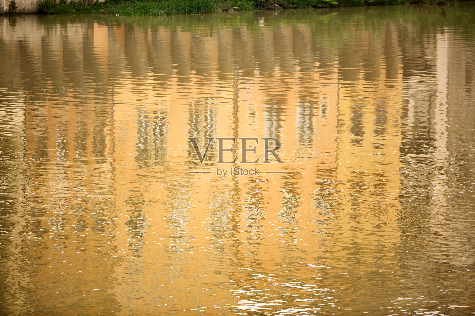 阿诺河沿岸建筑的倒影照片摄影图片