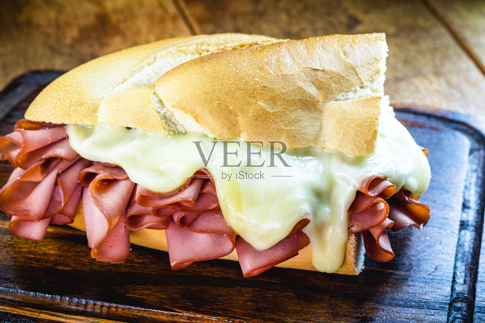 摩泰台拉香肚三明治是用一种大号的意大利香肠——摩泰台拉香肚做成的任何三明治，这种三明治在巴西非常受欢迎，尤其是在São Paulo照片摄影图片