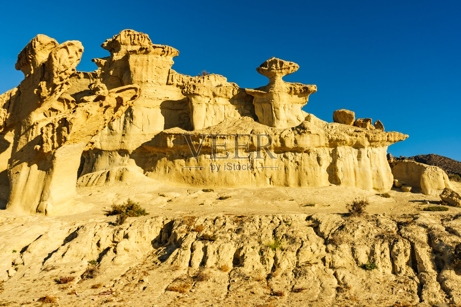 西班牙波努埃沃的岩层照片摄影图片