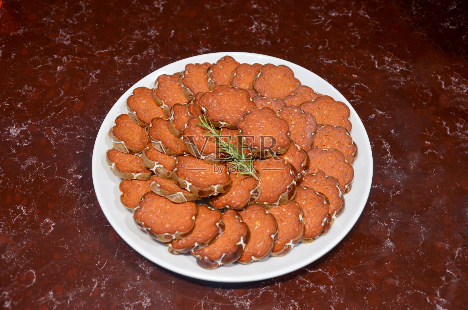 土耳其菜中的生肉照片摄影图片