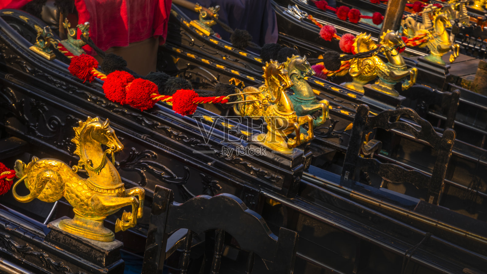 威尼斯贡多拉室内细节-威尼斯，意大利照片摄影图片