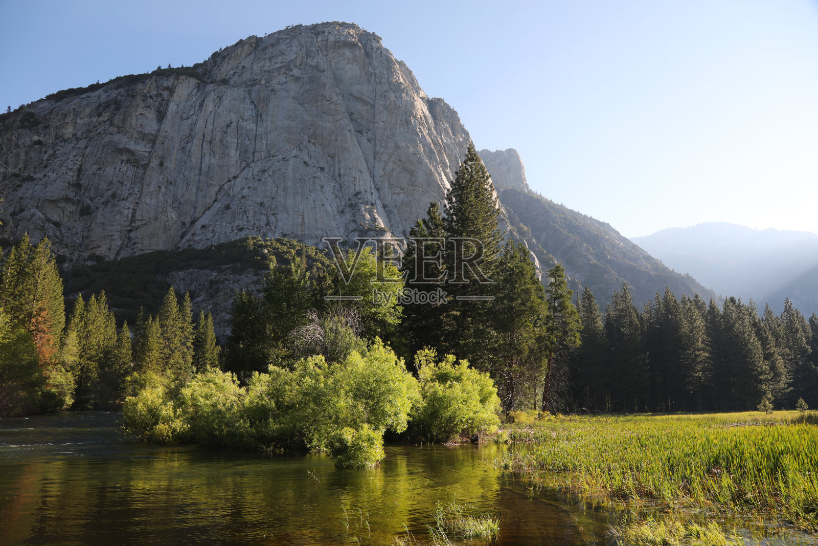 国王峡谷被洪水淹没的草地照片摄影图片