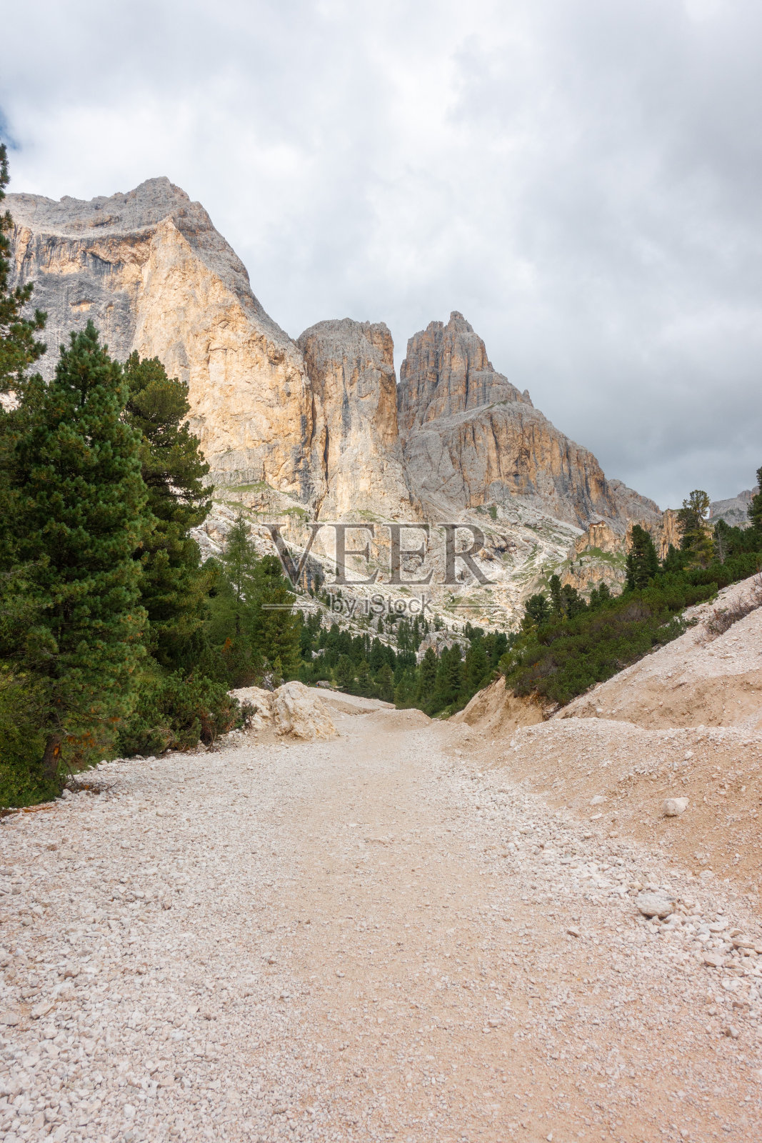 在夏天的一天徒步去瓦约莱塔照片摄影图片
