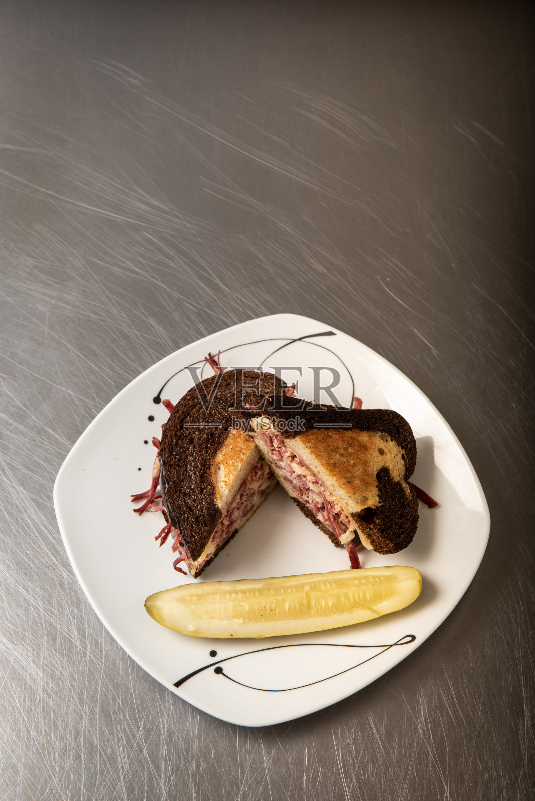 熟食外卖鲁本三明治照片摄影图片