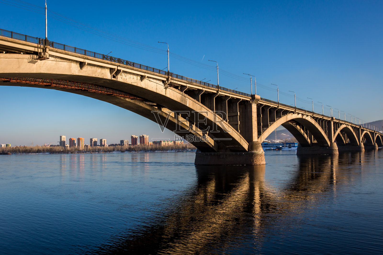 叶尼塞河上的桥照片摄影图片