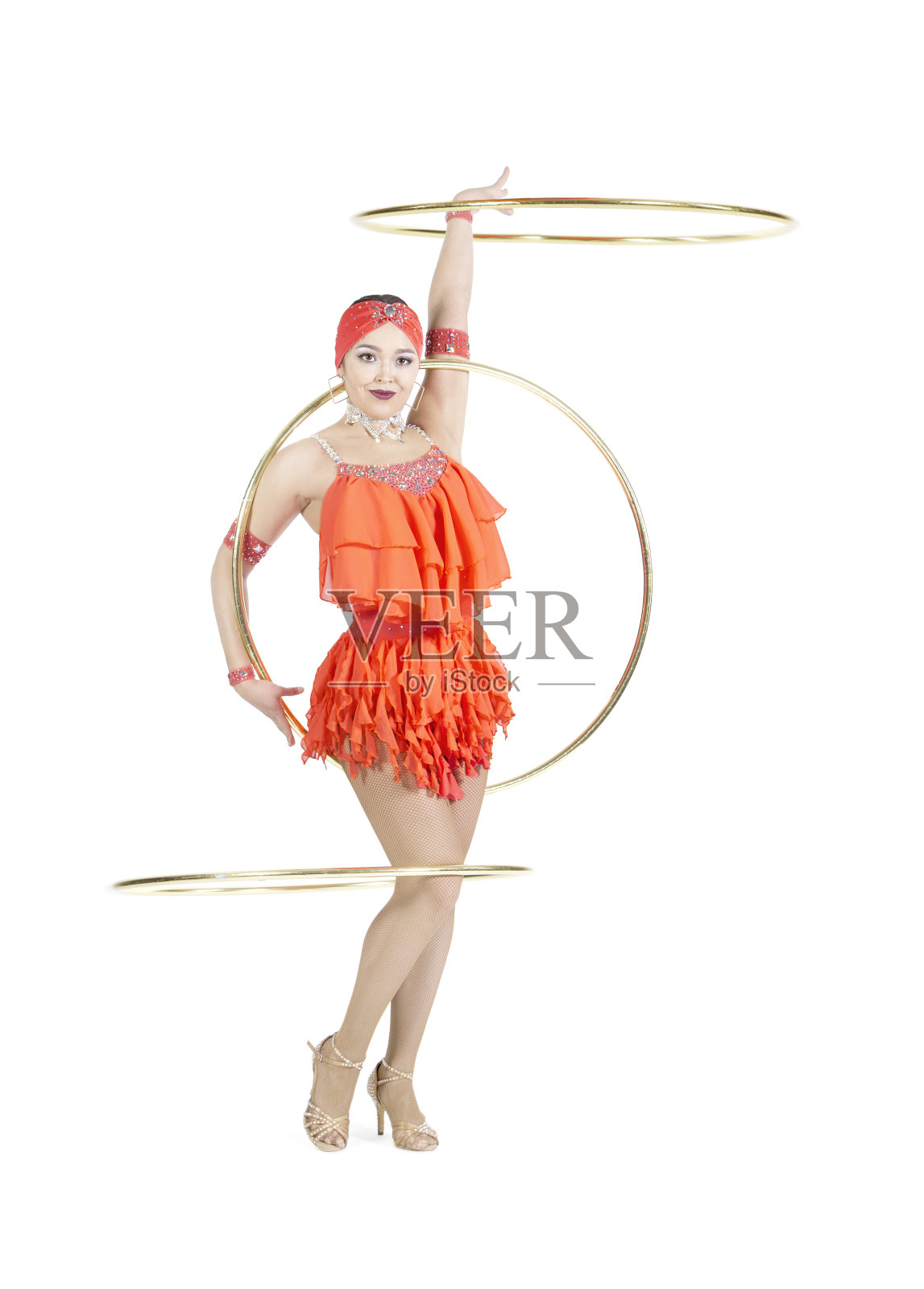 身穿舞台装的女孩表演呼啦圈舞蹈照片摄影图片
