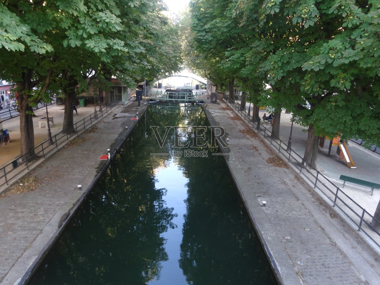 法国巴黎运河的景色照片摄影图片