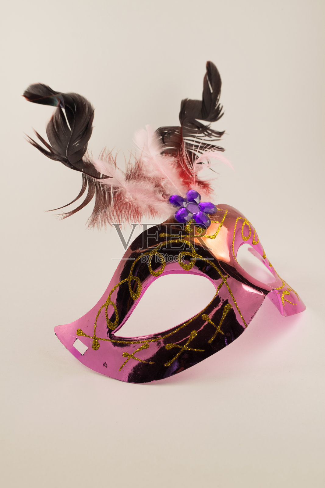 威尼斯狂欢节的面具孤立在白色的背景。新年的面具。照片摄影图片