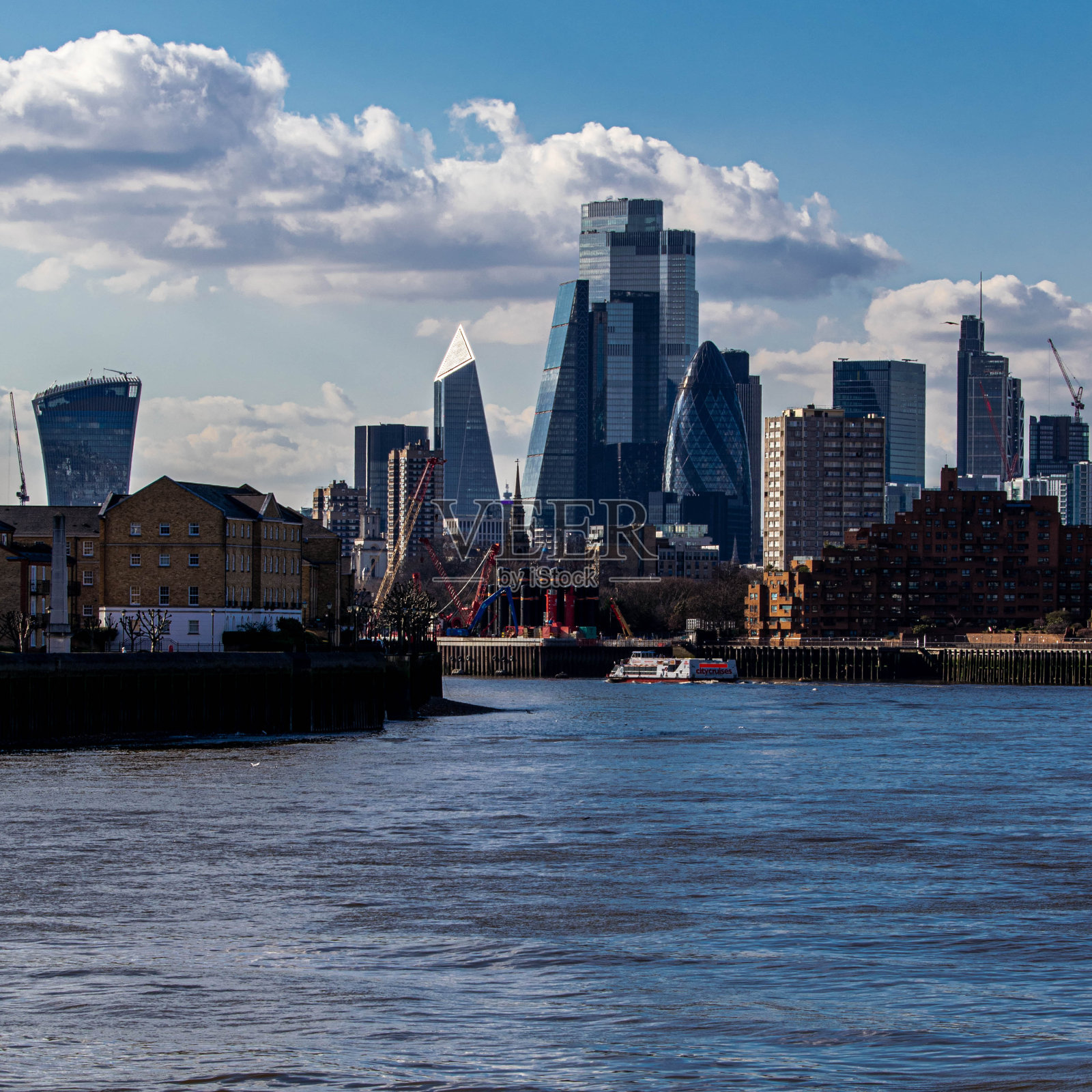 航行回伦敦市中心照片摄影图片