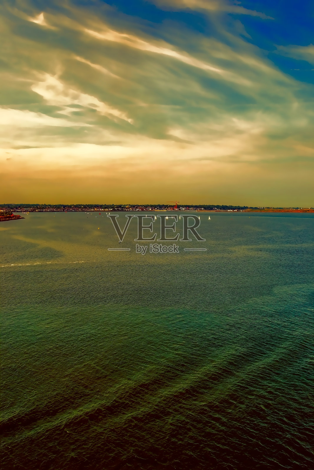 从海平面看海岸照片摄影图片