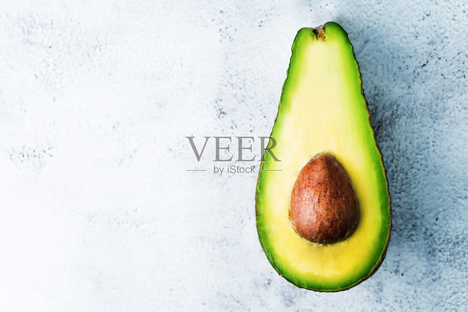 新鲜鳄梨切片照片摄影图片