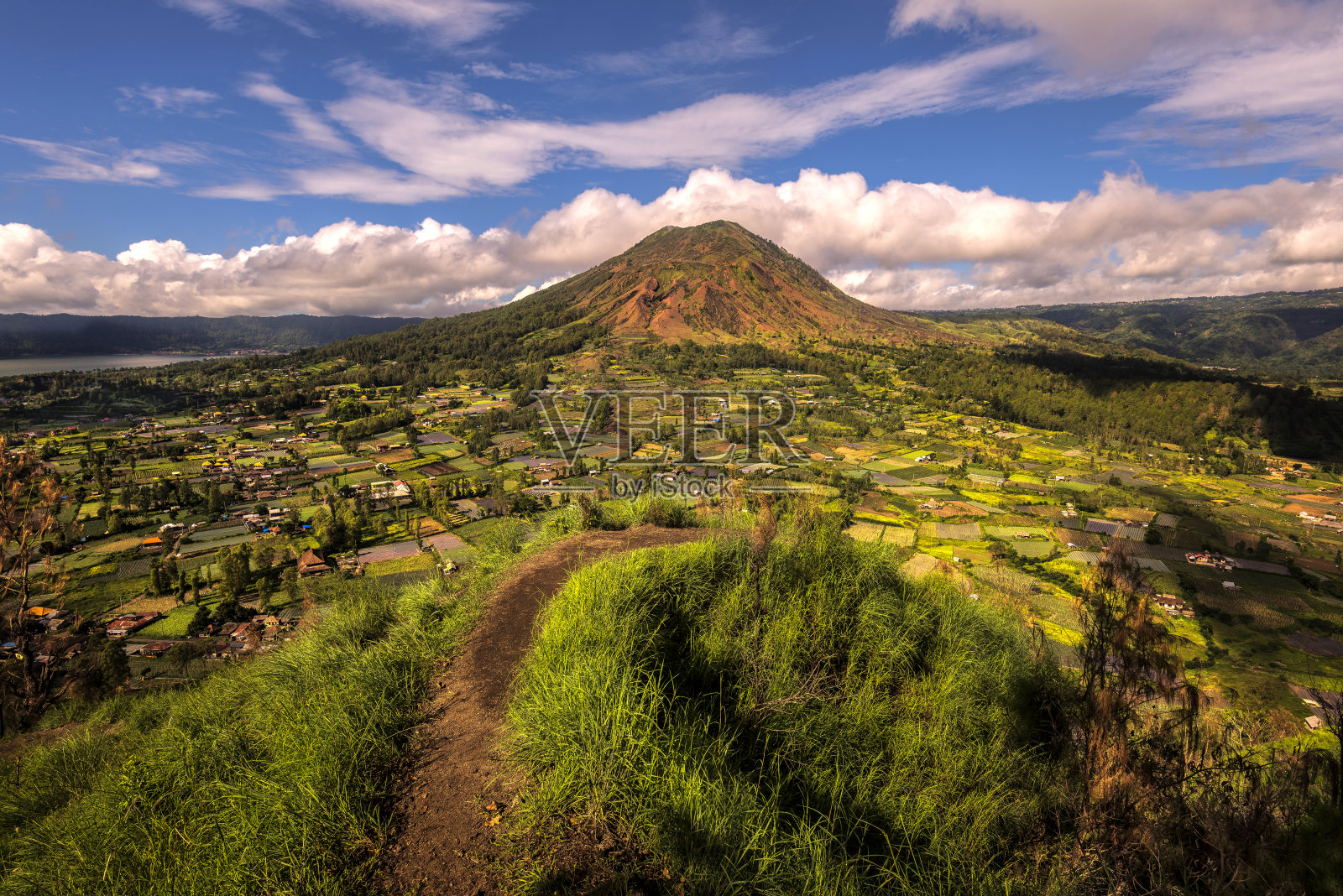 最好的角度。图为巴厘岛金塔马尼镇平干村。巴都尔山照片摄影图片