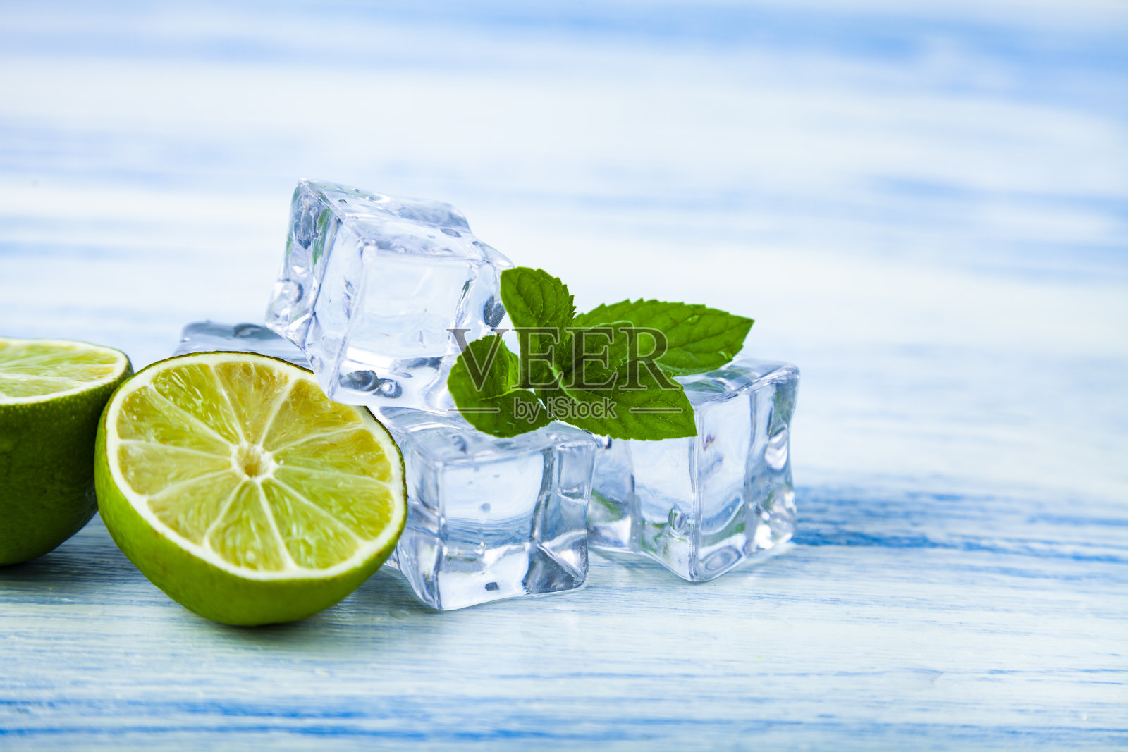 酸橙，冰和薄荷照片摄影图片