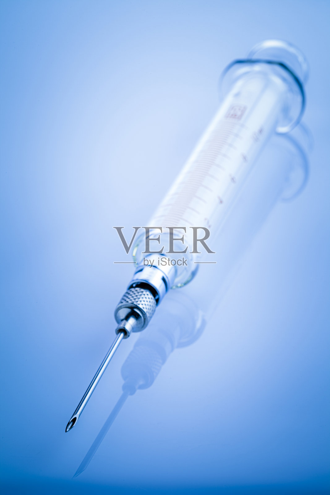 冠状病毒疫苗:蓝色背景注射器照片摄影图片