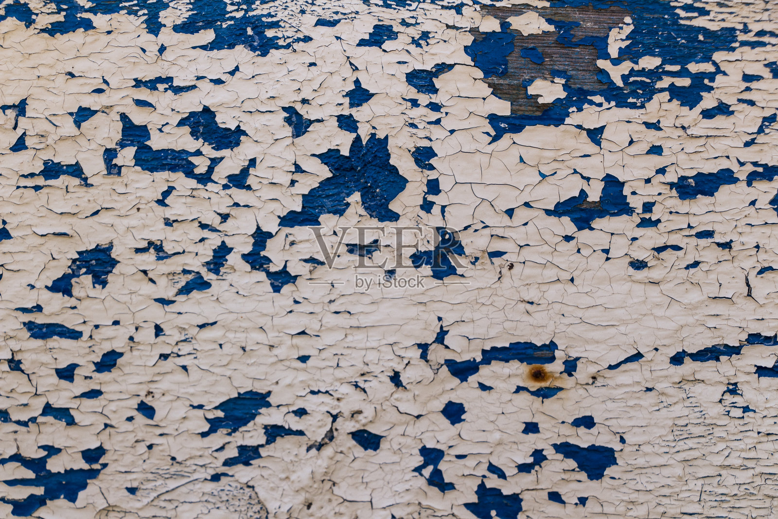 旧的粗糙的横木图案与油漆痕迹，木材纹理背景照片摄影图片