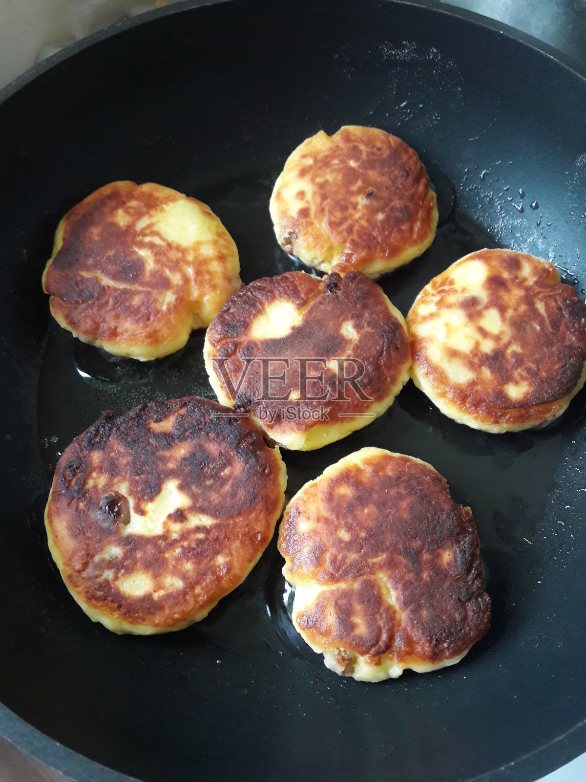 平底锅里的芝士蛋糕照片摄影图片