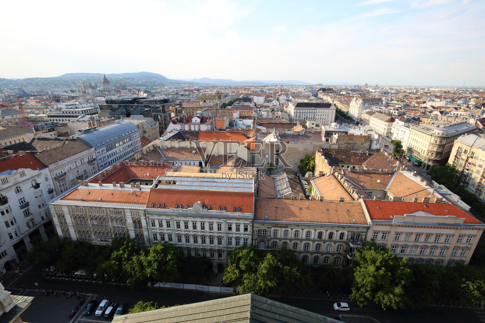 从布达佩斯的圣斯蒂芬大教堂俯瞰布达佩斯照片摄影图片