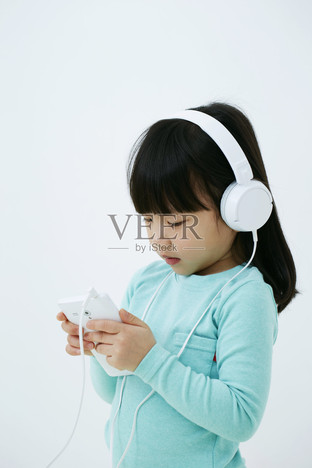 戴耳机的韩国女孩照片摄影图片