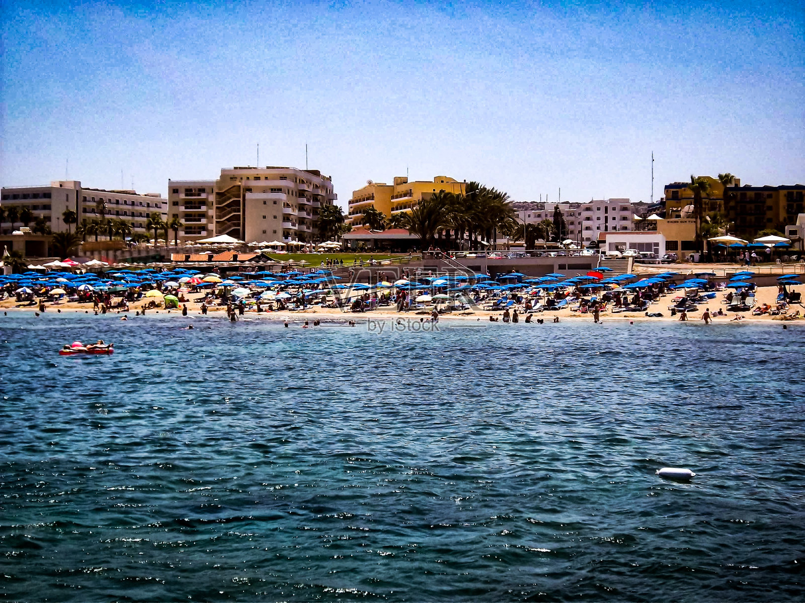 夏日的海滩度假胜地照片摄影图片