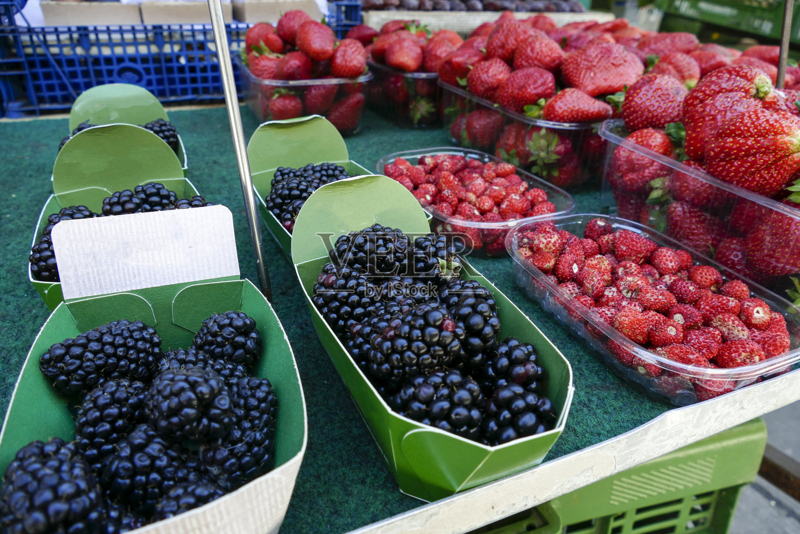 在街市上出售的水果照片摄影图片