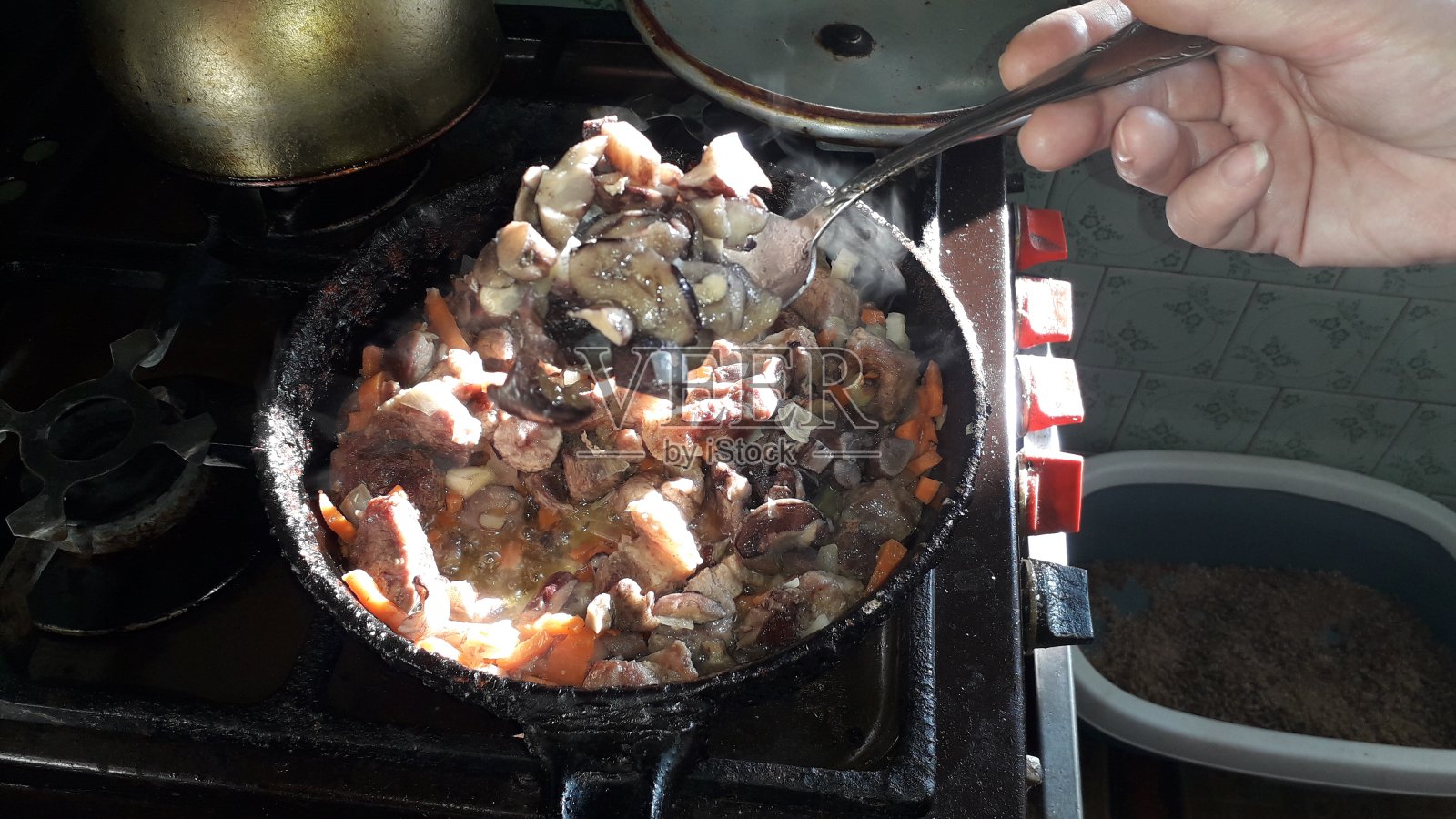 厨房里自制的各种食物照片摄影图片