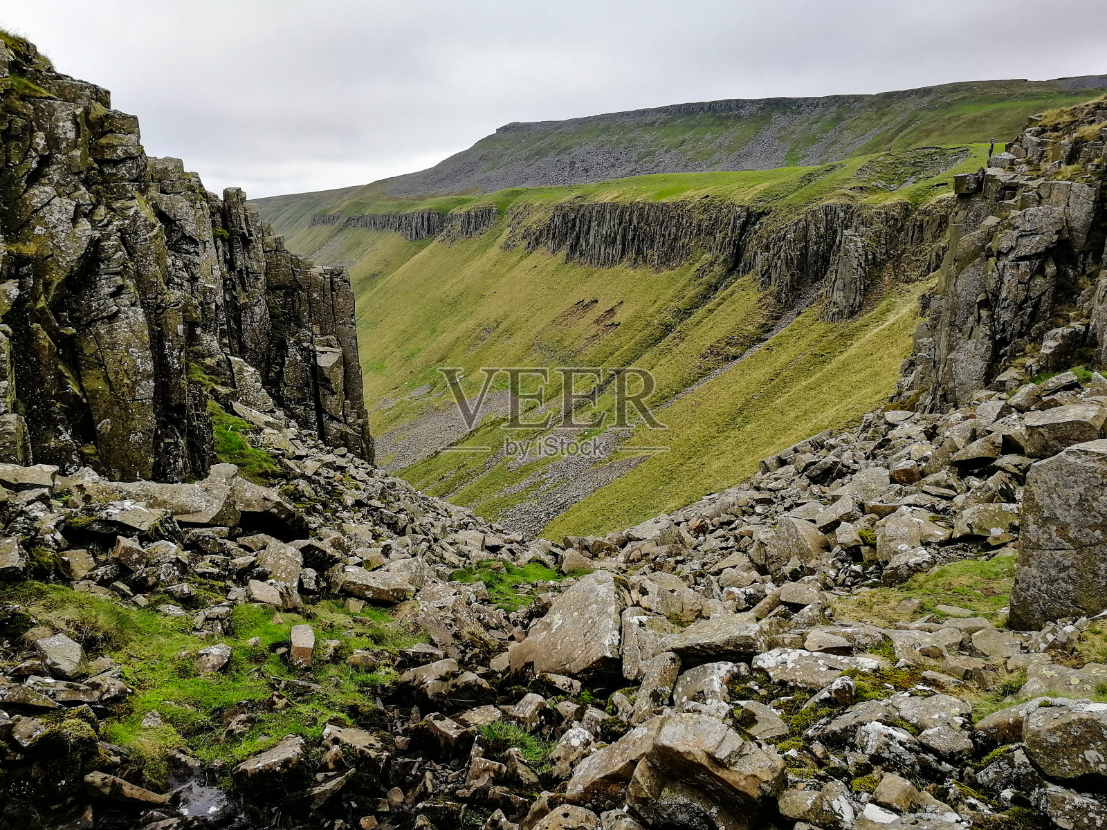 坠落到高杯尼克照片摄影图片