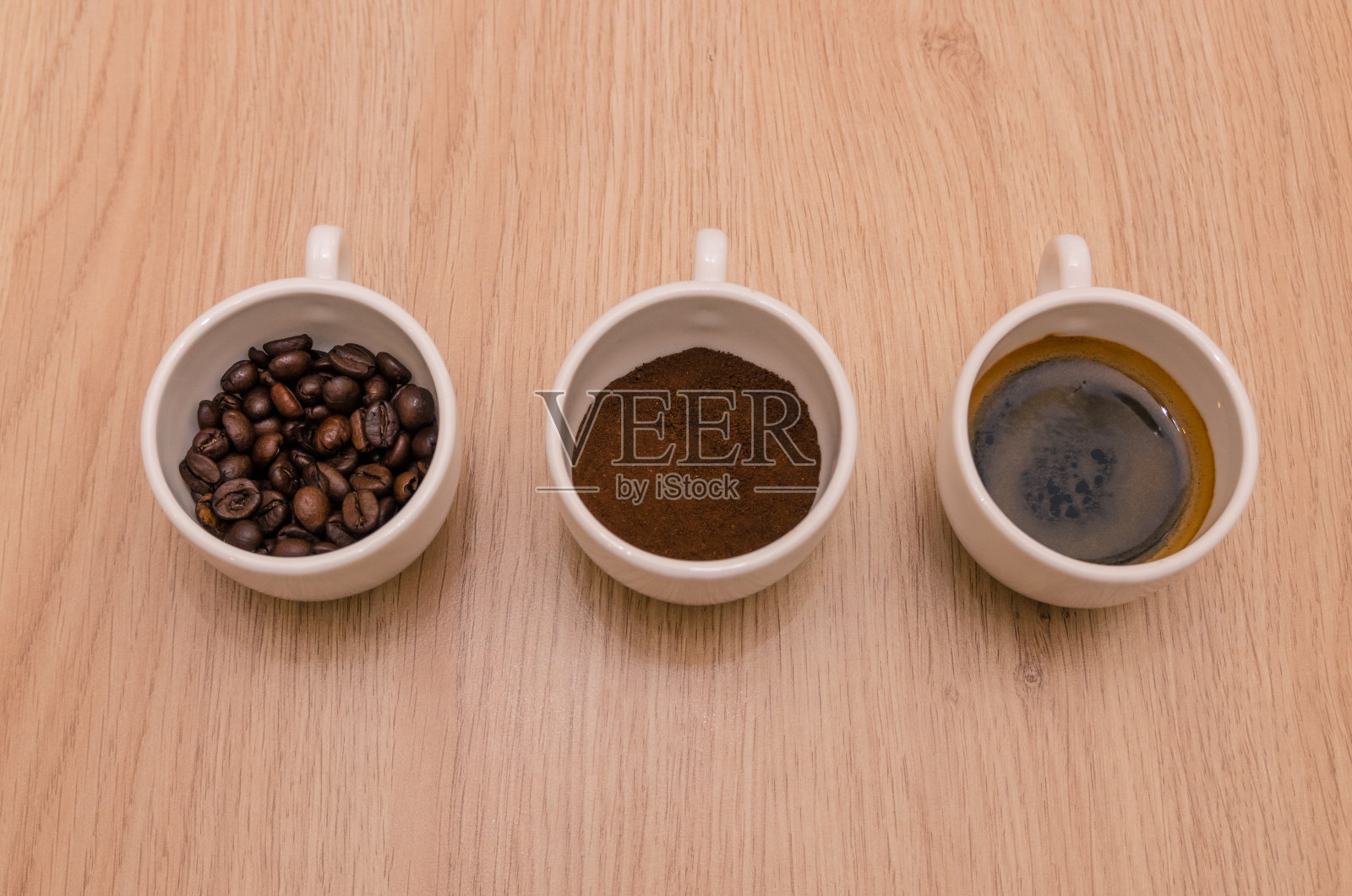 咖啡有三种——磨粉、谷物、饮料照片摄影图片