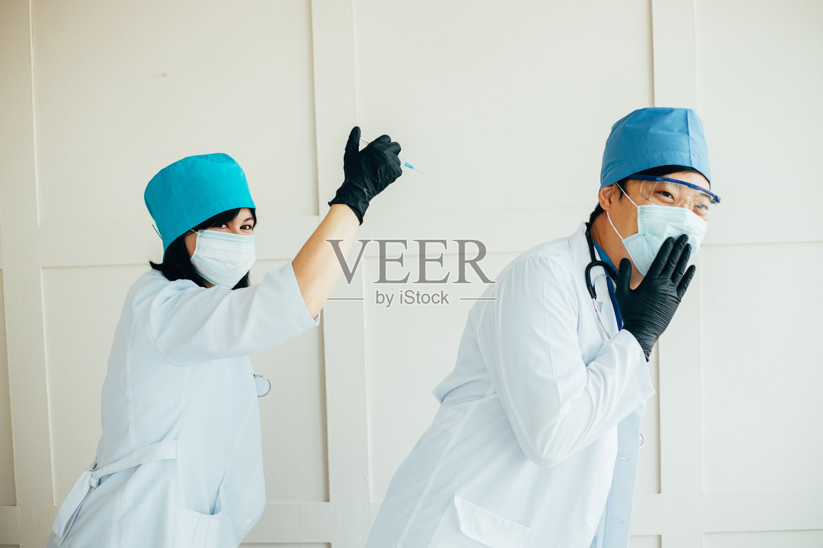 医生呼吁接种疫苗照片摄影图片