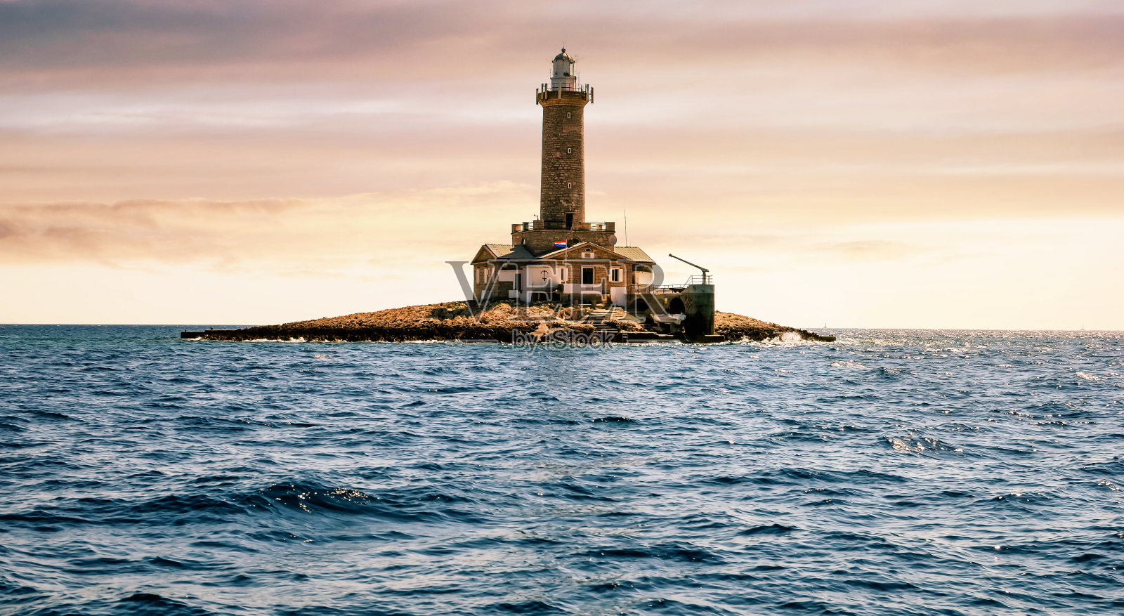 克罗地亚灯塔上美丽的日落照片摄影图片