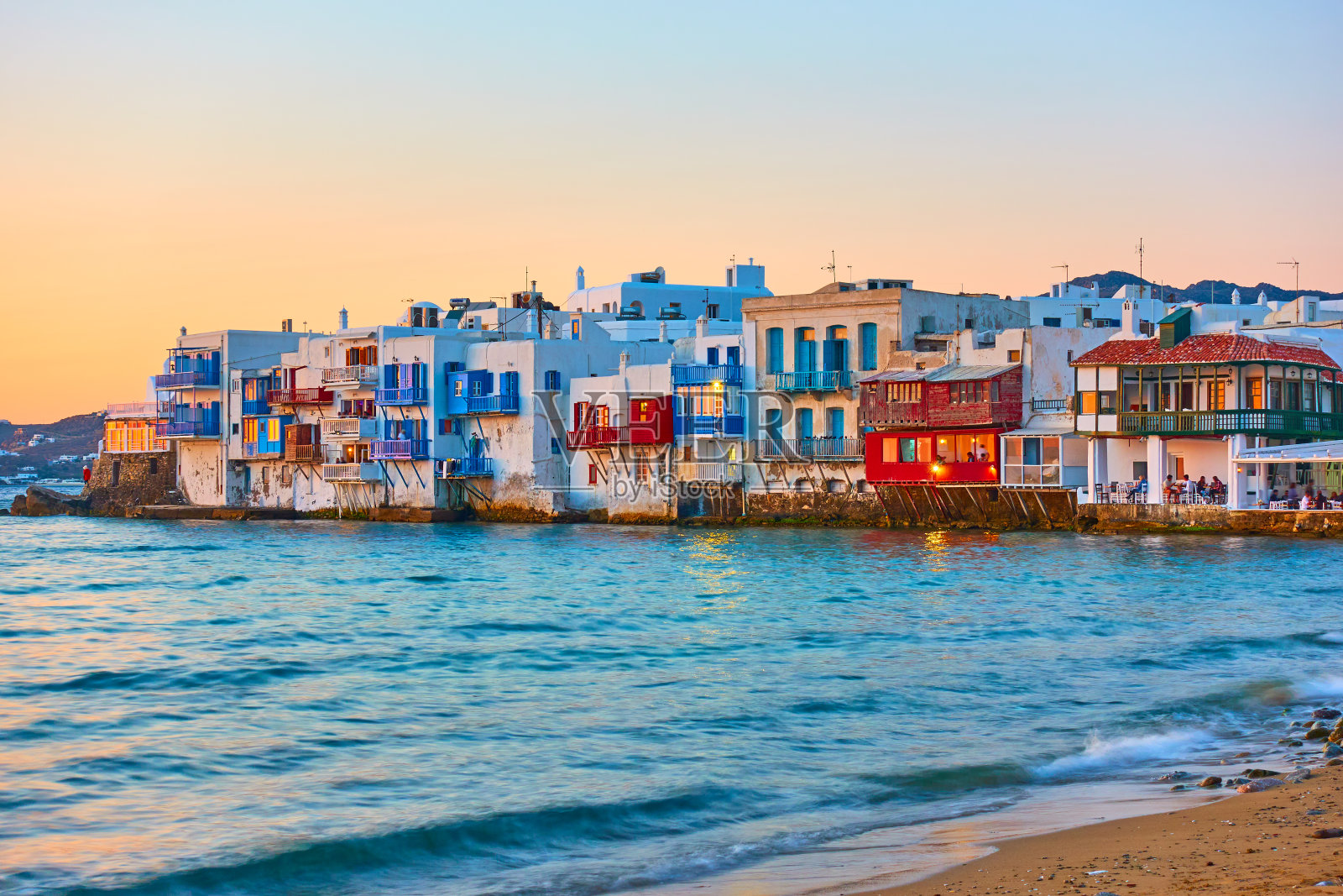 日落时分米科诺斯岛上的小威尼斯照片摄影图片