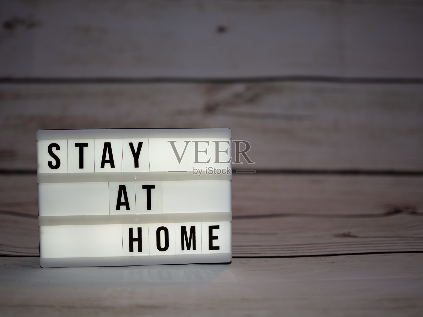 呆在家里照片摄影图片