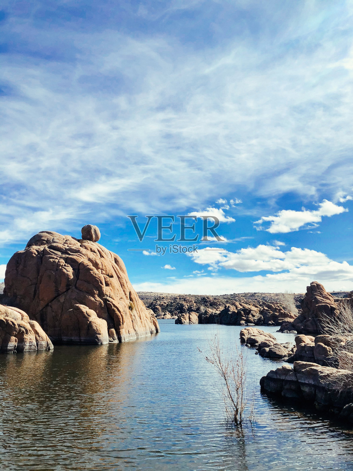 亚利桑那州普雷斯科特沃森湖的岩层照片摄影图片