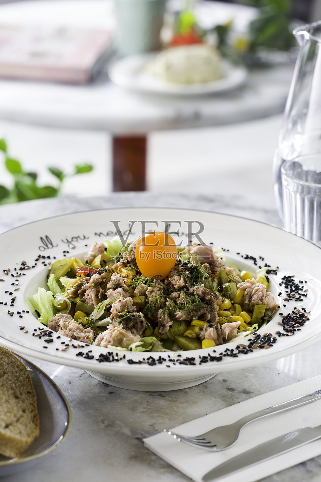 金枪鱼沙拉照片摄影图片