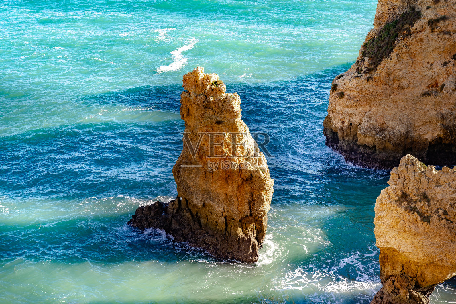葡萄牙拉各斯，阿尔加维海岸线上的佩德桥照片摄影图片