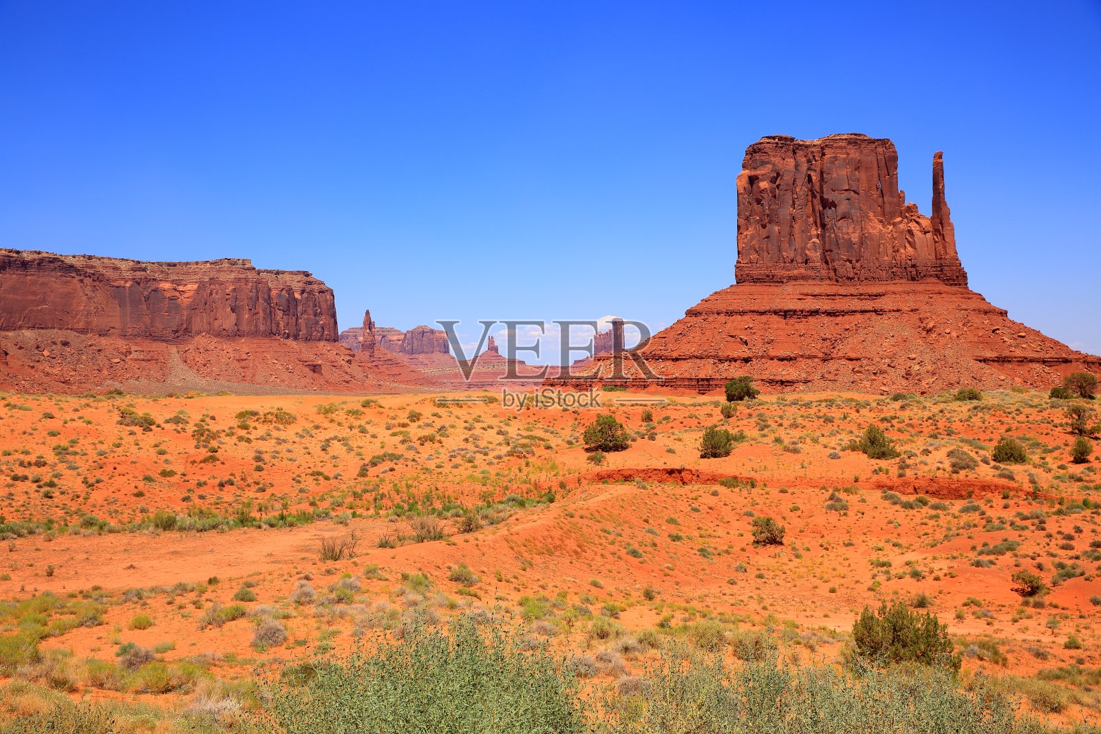 美国亚利桑那州阳光明媚的纪念碑谷照片摄影图片