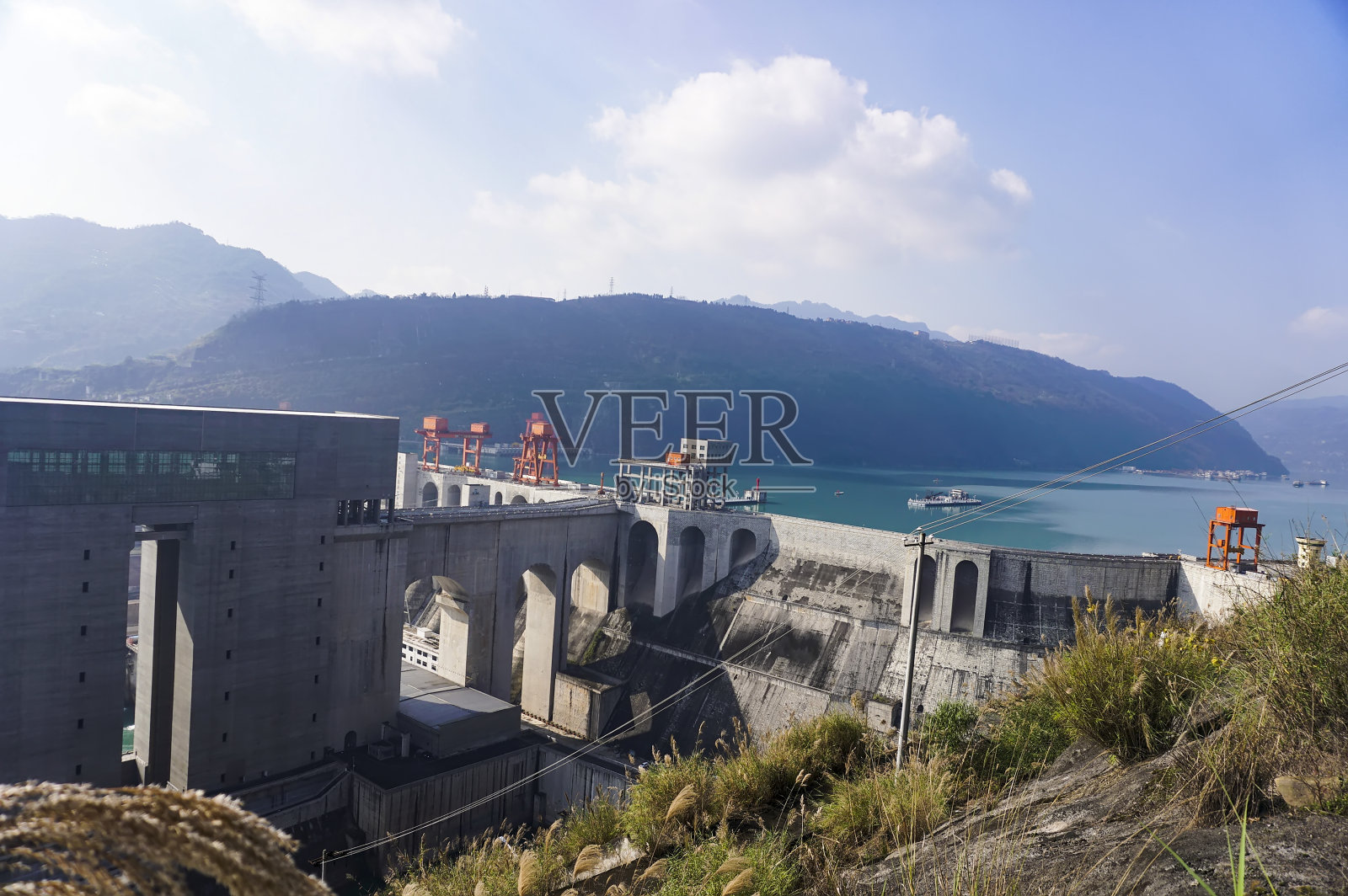 壮观的金沙江大坝。照片摄影图片