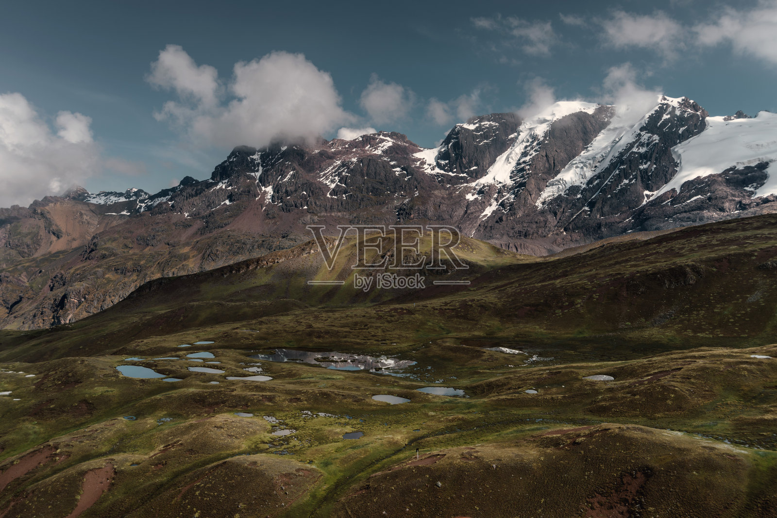 秘鲁安第斯山脉的春天照片摄影图片