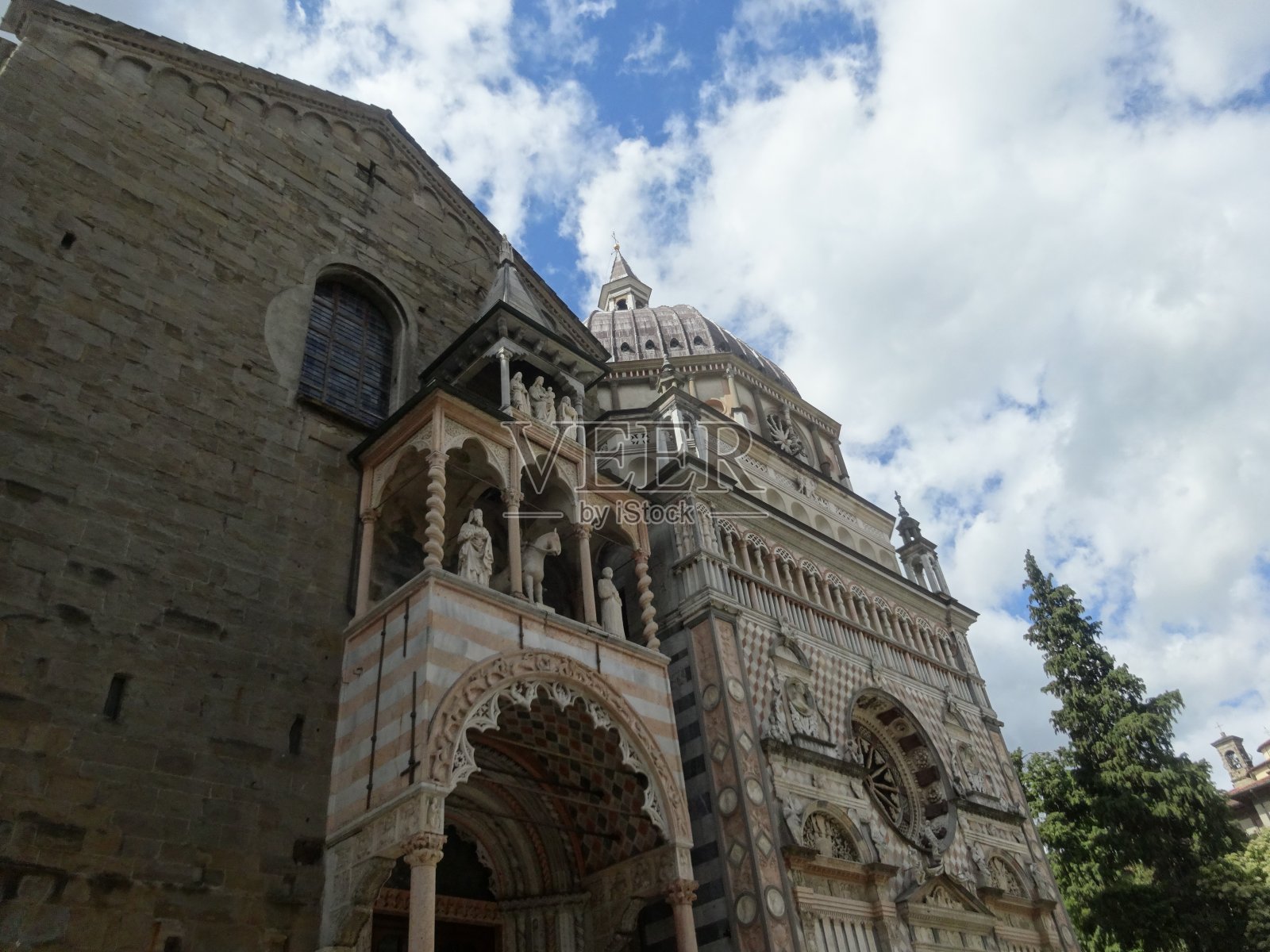 意大利贝加莫卡佩拉·科莱奥尼的景色照片摄影图片