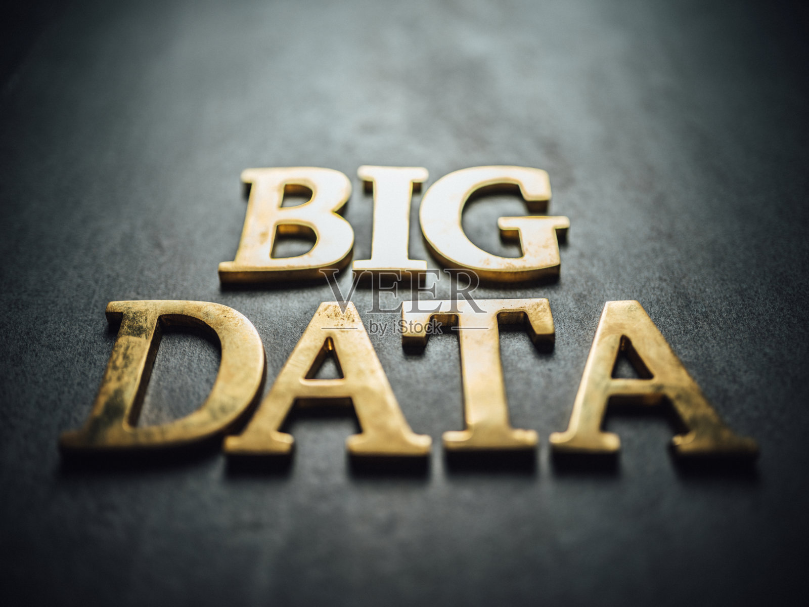 大数据文本金色金属选择性聚焦于灰色背景照片摄影图片