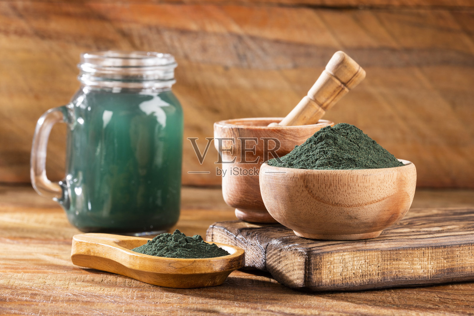 有营养的螺旋藻奶昔对抗食欲照片摄影图片