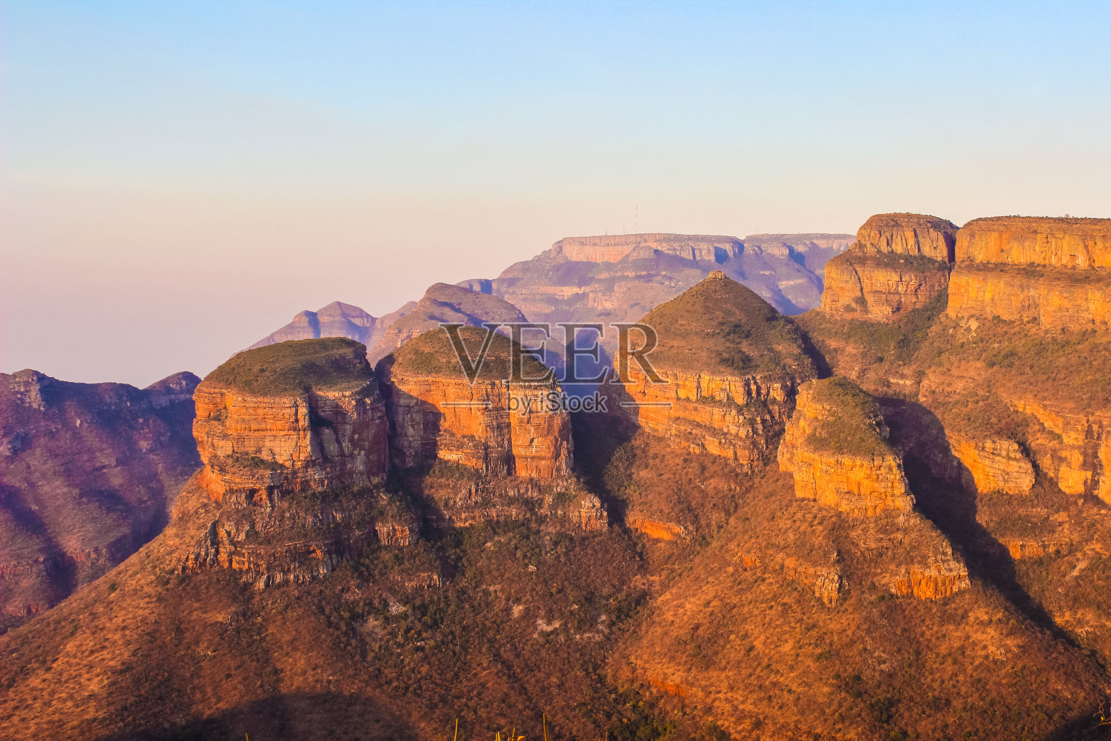 风景如画的布莱德河峡谷和三个rondavels在巴拿马路线在南非普马兰加萨比照片摄影图片