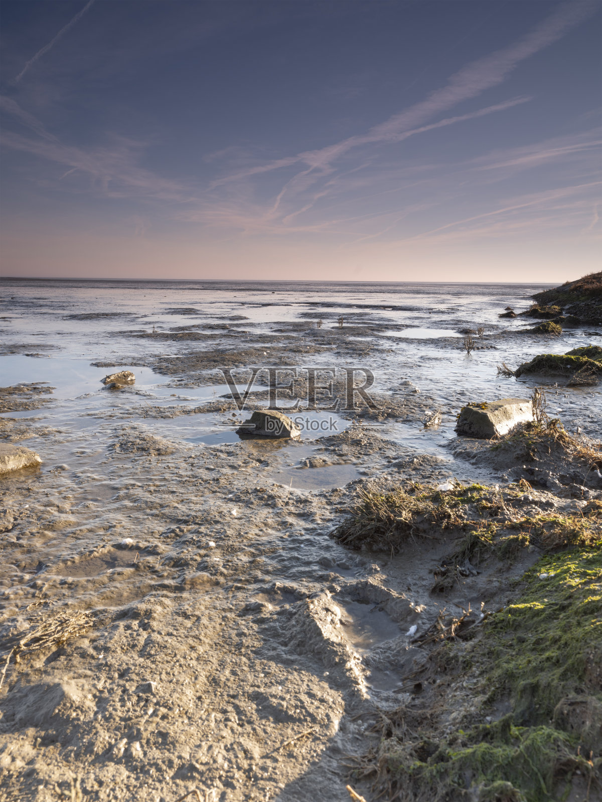 海平线的鸟瞰图，与岩石在前景，国家公园和联合国教科文组织世界遗产地区瓦登西在弗里斯兰省，荷兰照片摄影图片