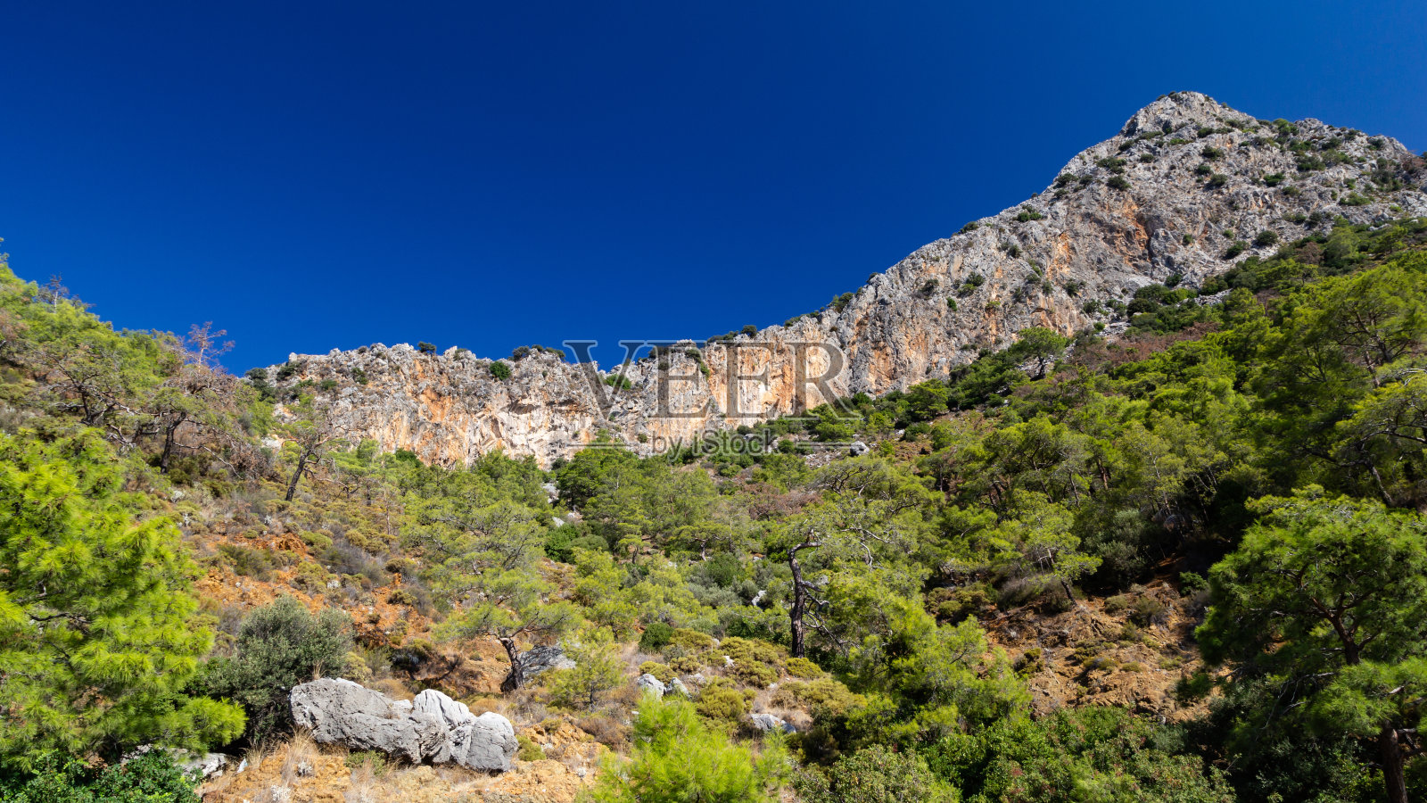 在土耳其的Likya Yolu路山景，秋季徒步旅行照片摄影图片
