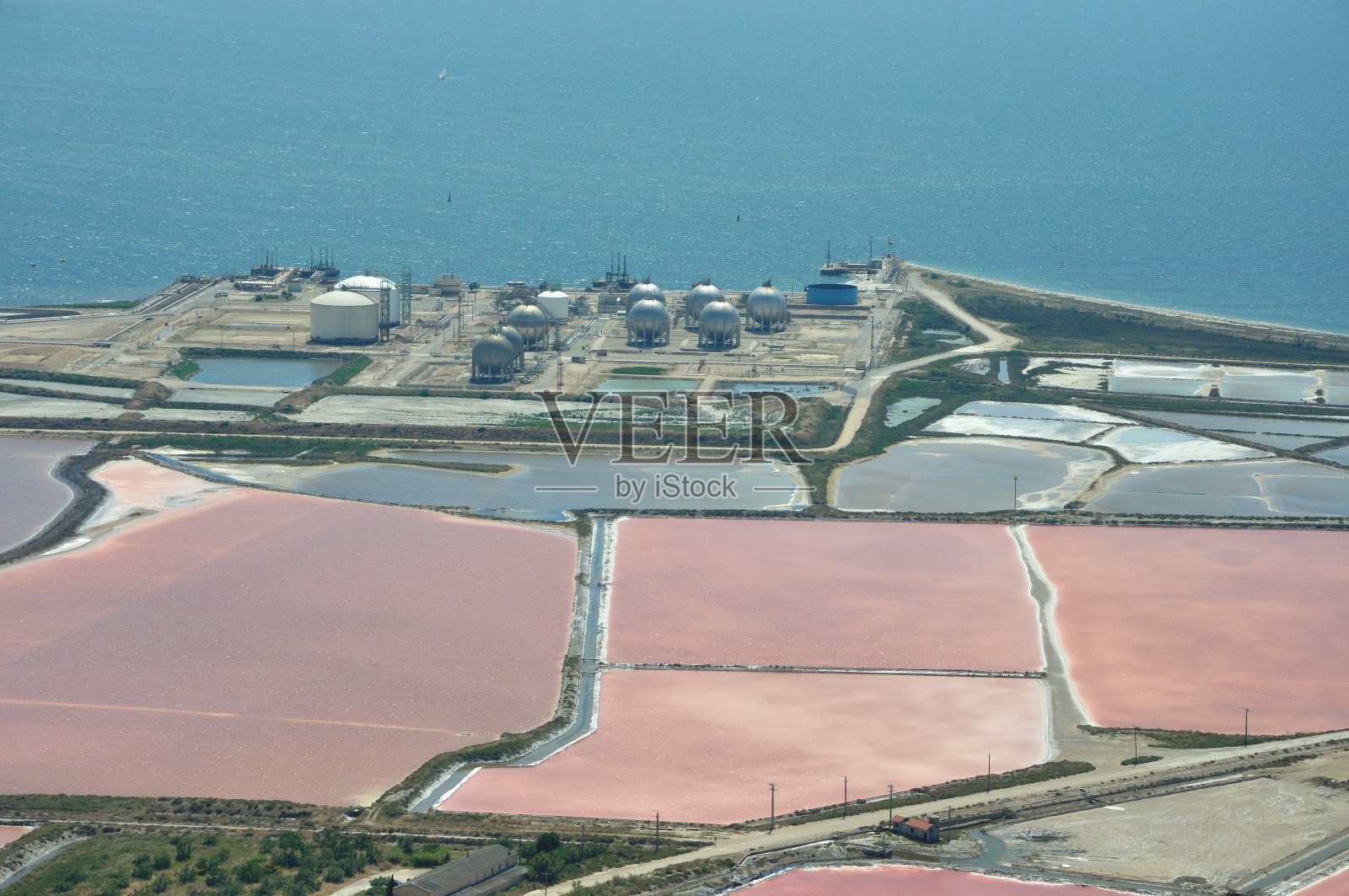 鸟瞰法国，乘飞机飞行照片摄影图片