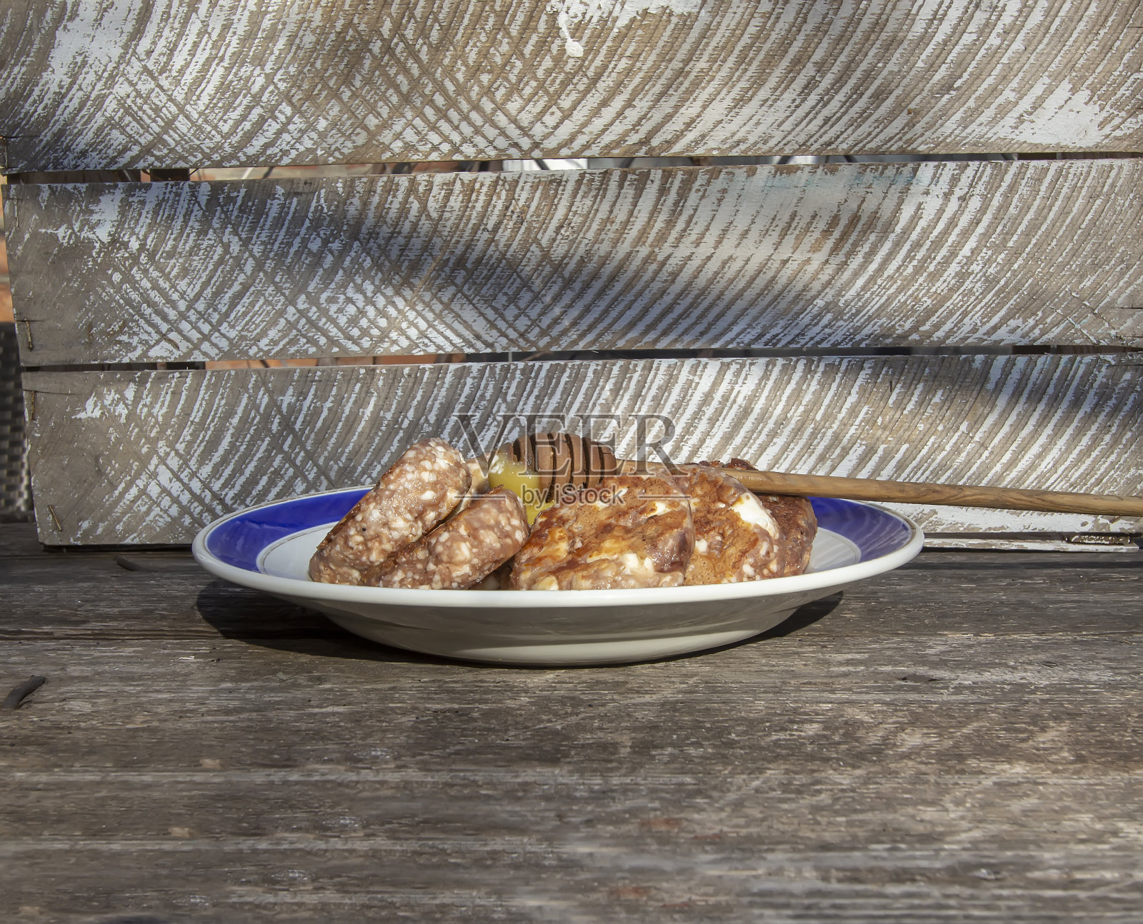 巧克力奶酪煎饼加蜂蜜照片摄影图片