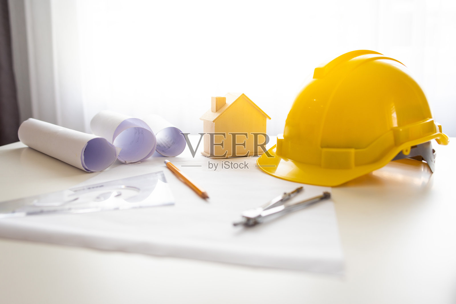 安全帽和绘图设备照片摄影图片