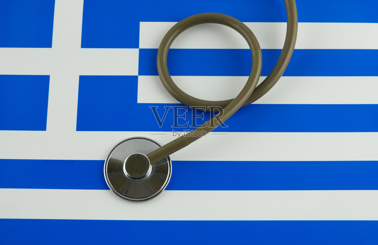 希腊国旗上的听诊器照片摄影图片