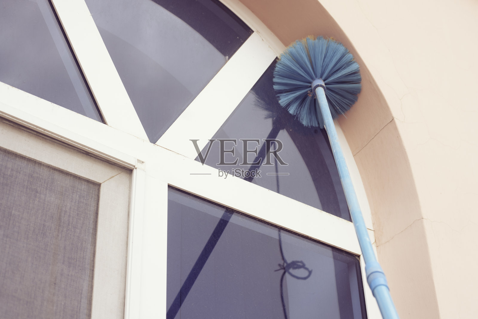 清洁窗户尘埃照片摄影图片